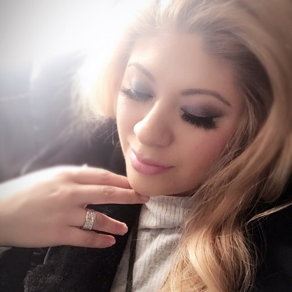 Meet your Posher, Jessica - Picture 1 of 1